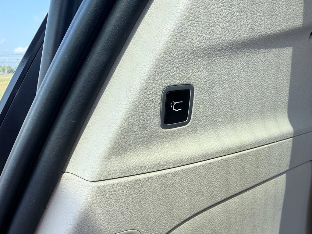 Used 2017 Chrysler Pacifica Limited w/ Advanced Safetytec Group FWD image 28