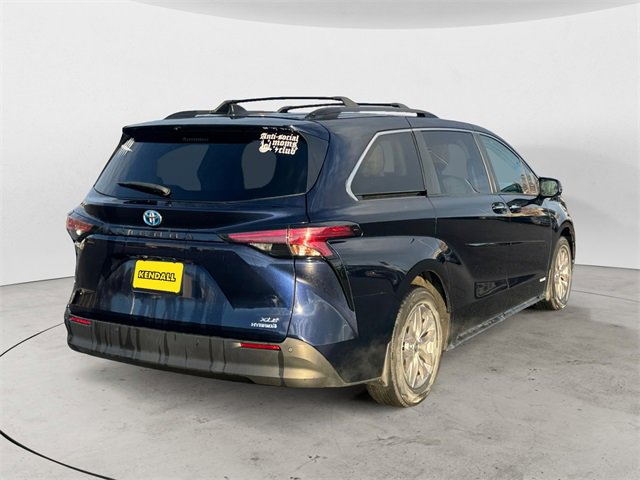 Used 2021 Toyota Sienna XLE image 5