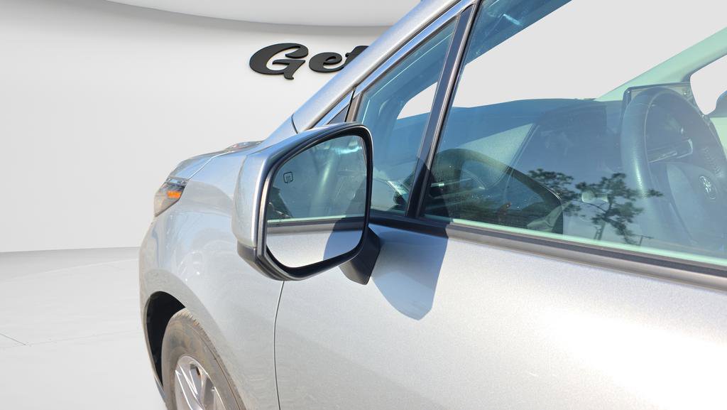 Used 2023 Toyota Sienna XLE image 11