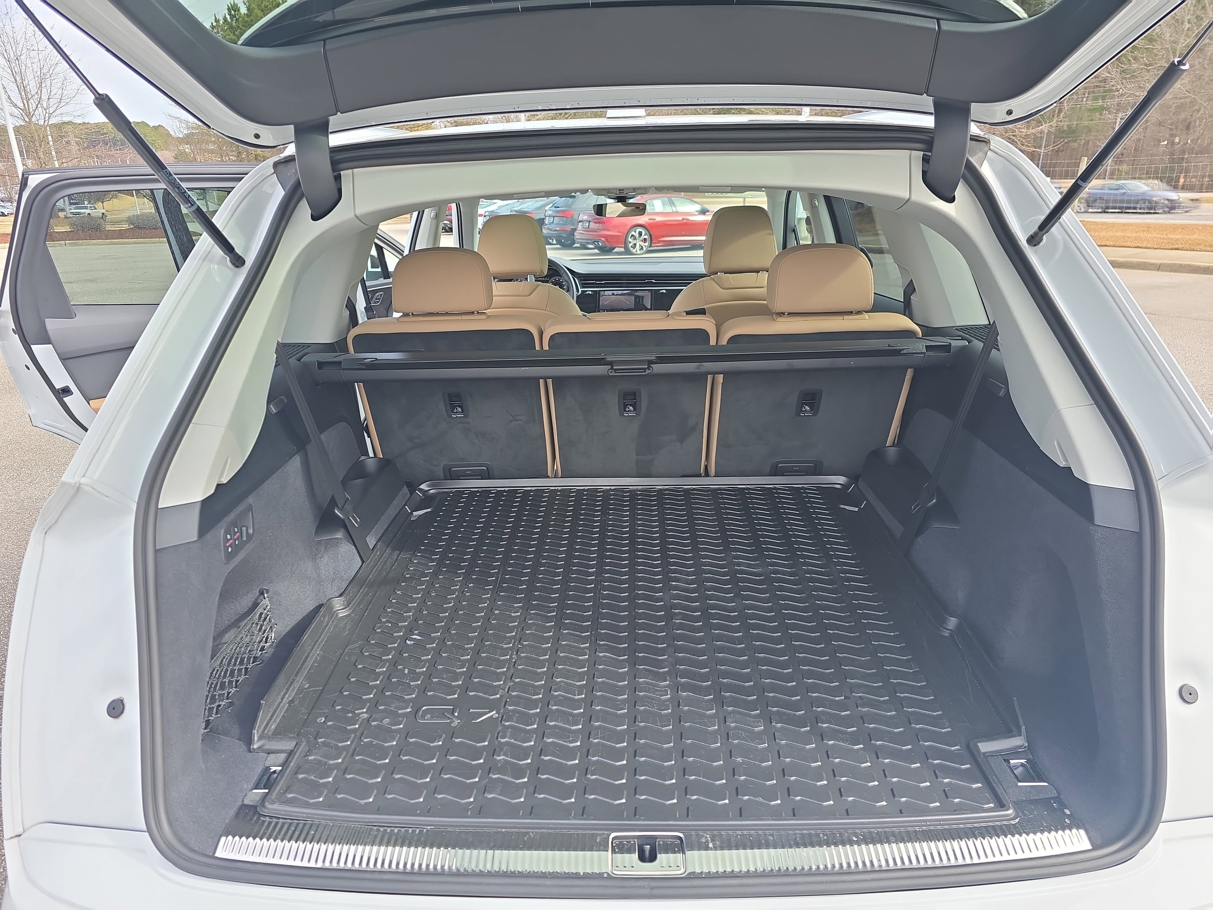 Certified 2025 Audi Q7 2.0T Premium w/ Convenience Package image 12