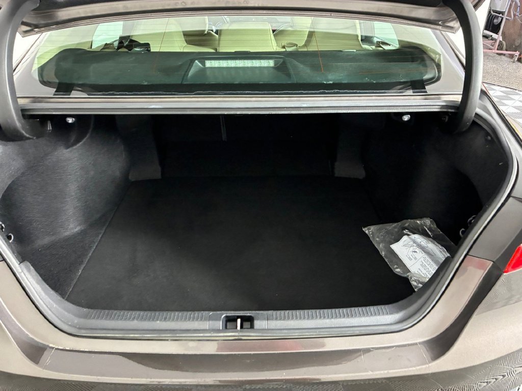 Used 2018 Toyota Camry LE FWD image 28