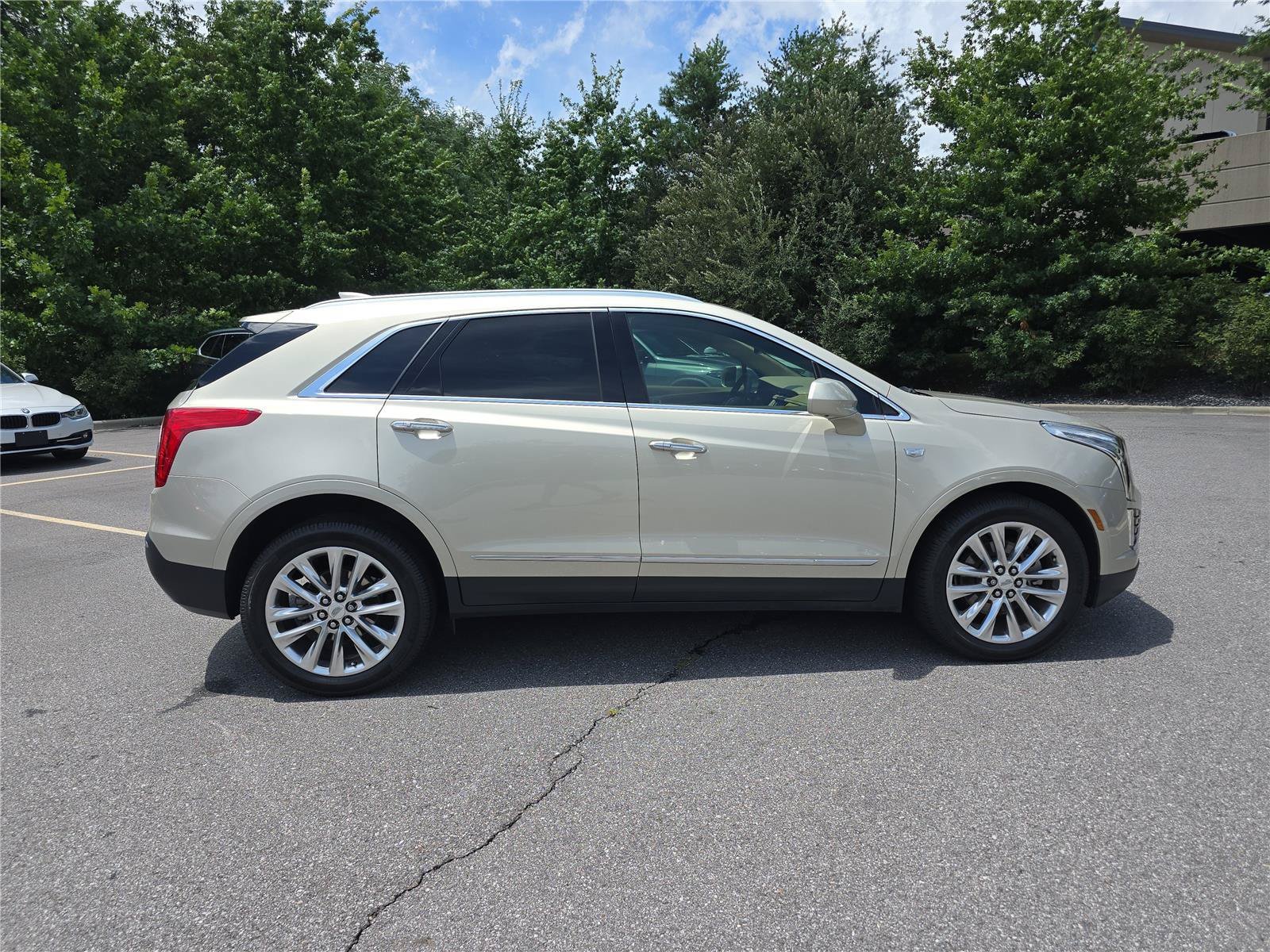 Used 2017 Cadillac XT5 Platinum AWD/4WD image 2