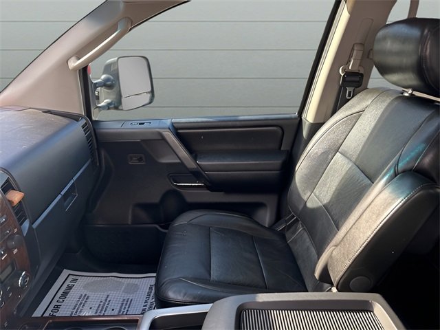 Used 2010 Nissan Titan LE w/ Technology Pkg image 11