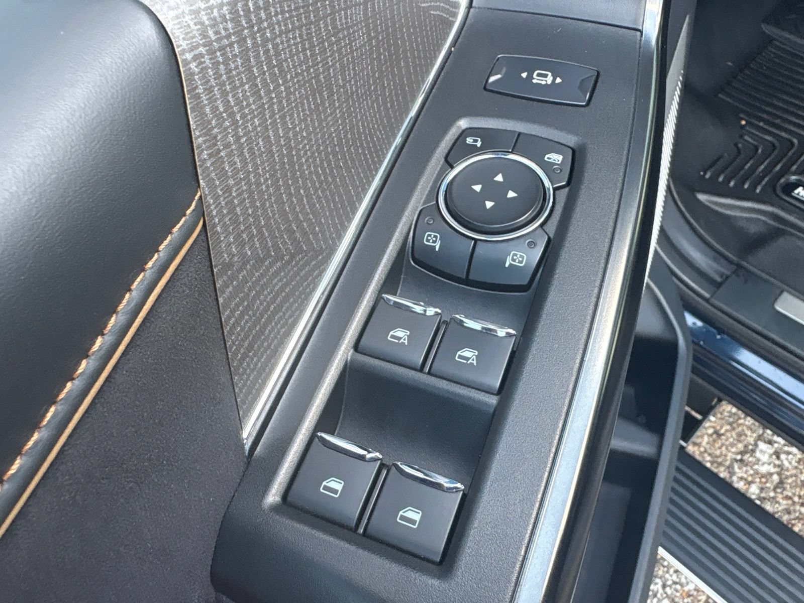 Used 2023 Ford F250 Platinum w/ FX4 Off-Road Package AWD/4WD image 13