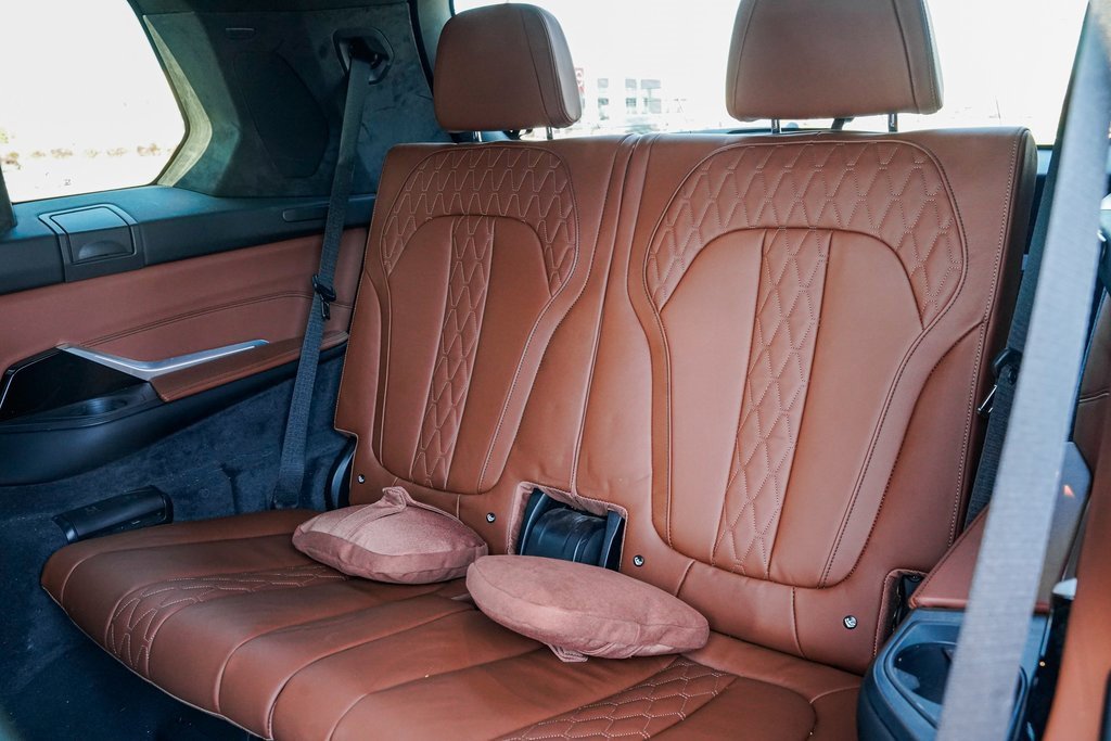 Used 2025 BMW X7 M60i image 21