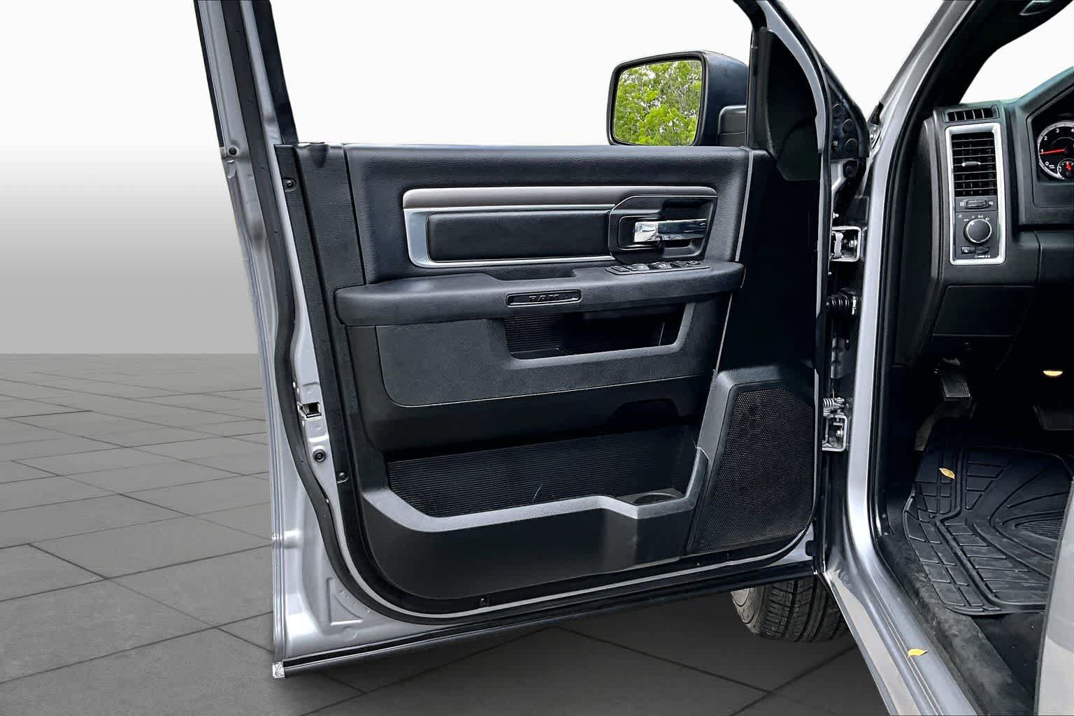 Used 2024 RAM 1500 Warlock RWD image 24