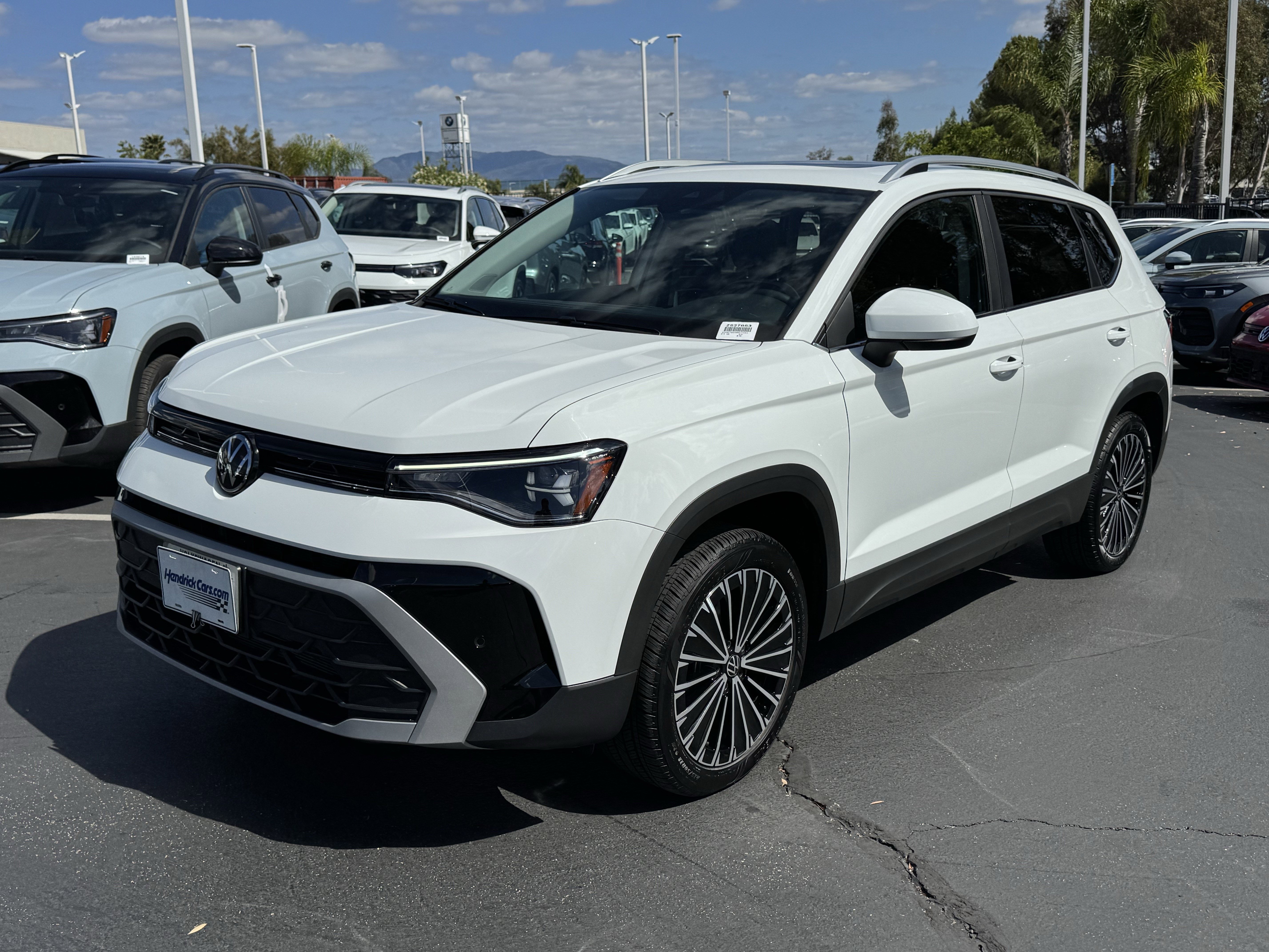 Used 2025 Volkswagen Taos SE FWD image 5
