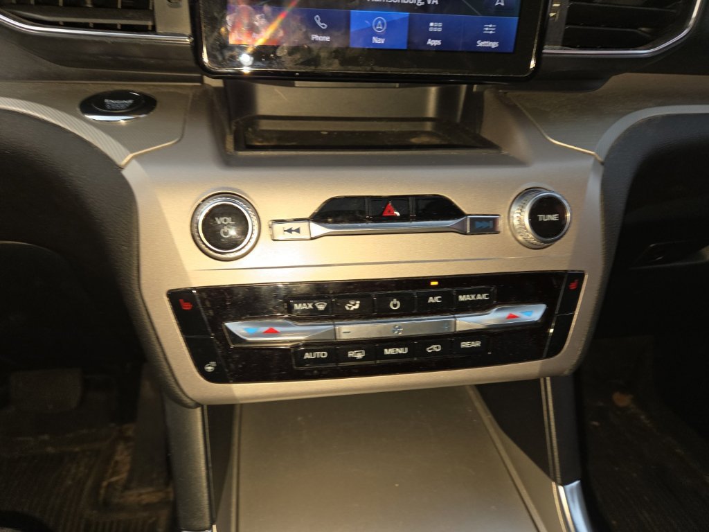 Used 2023 Ford Explorer XLT w/ Equipment Group 202A AWD/4WD image 13