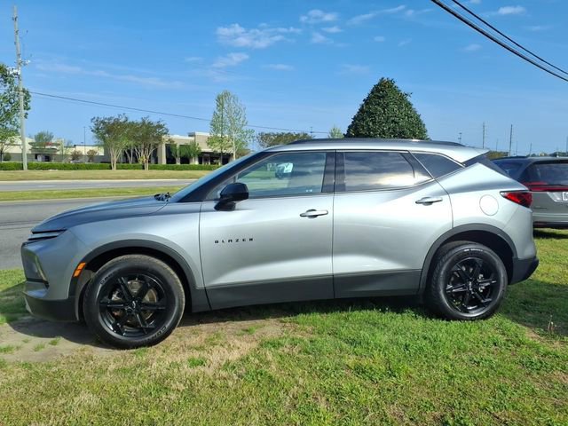 Used 2024 Chevrolet Blazer LT w/ Convenience Package FWD image 3