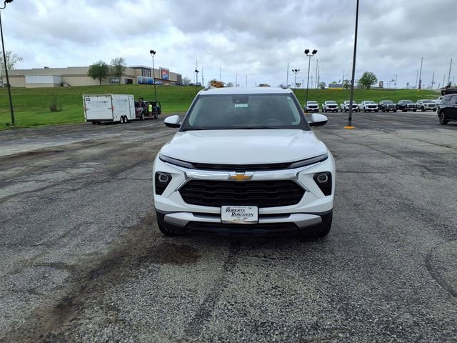 Used 2025 Chevrolet TrailBlazer LT AWD/4WD image 3