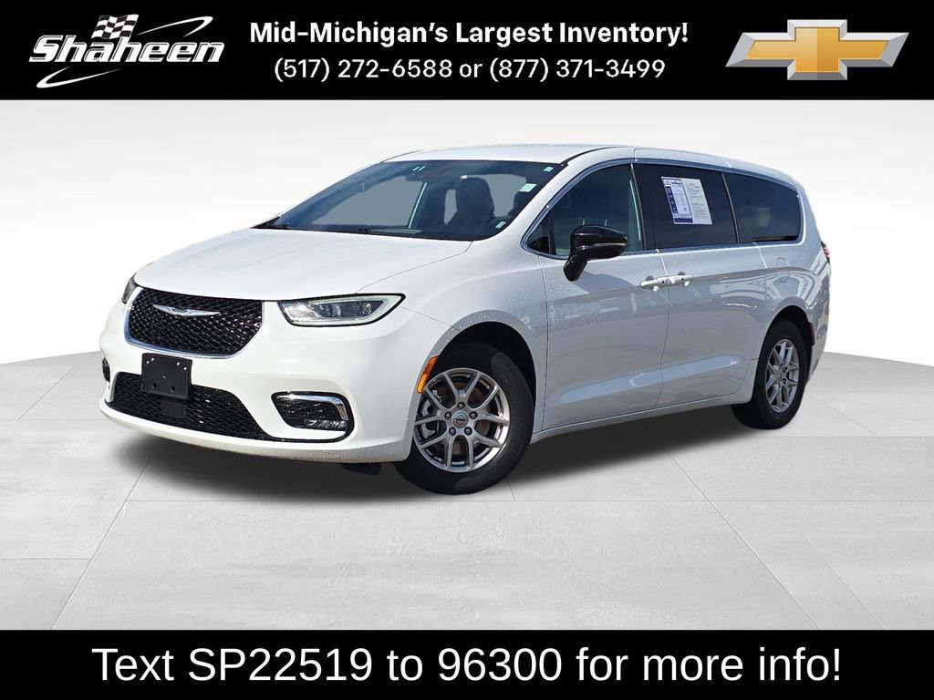 Used 2025 Chrysler Pacifica Select