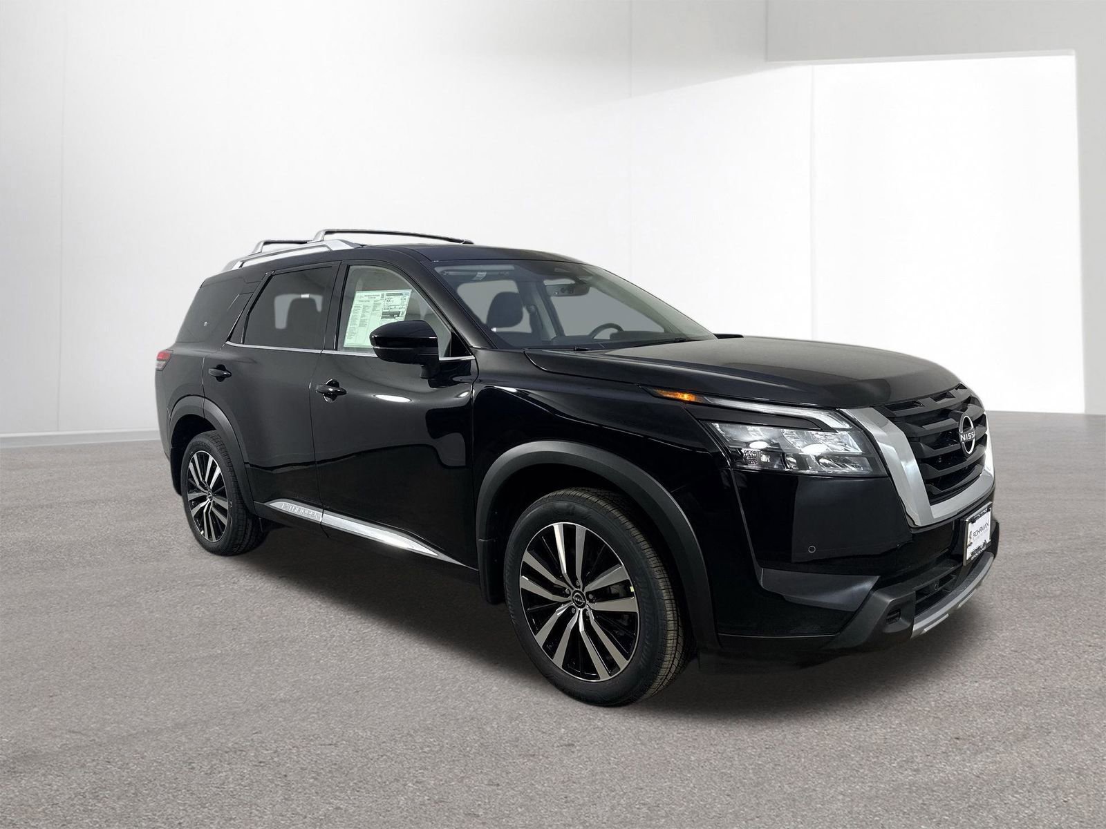 New 2025 Nissan Pathfinder Platinum image 3