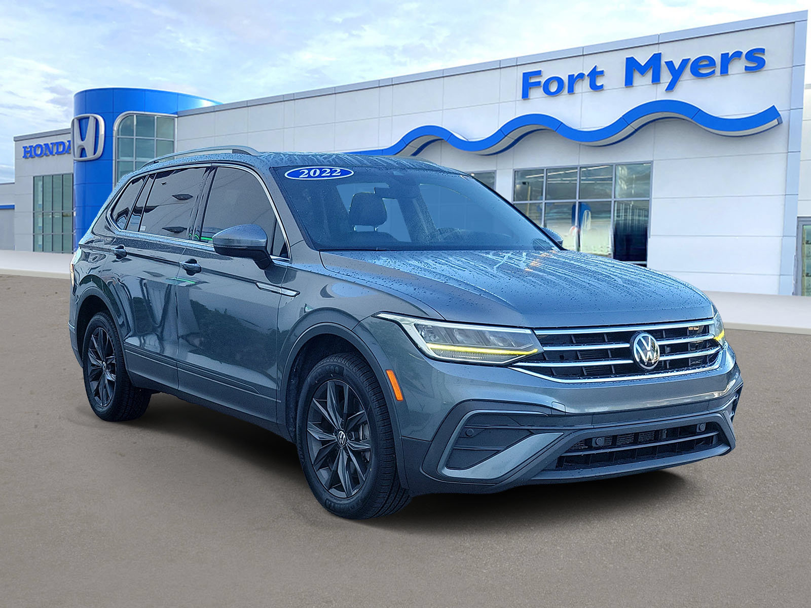 Used 2022 Volkswagen Tiguan SE w/ Panoramic Sunroof Package