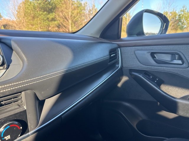 Used 2023 Nissan Rogue S image 24