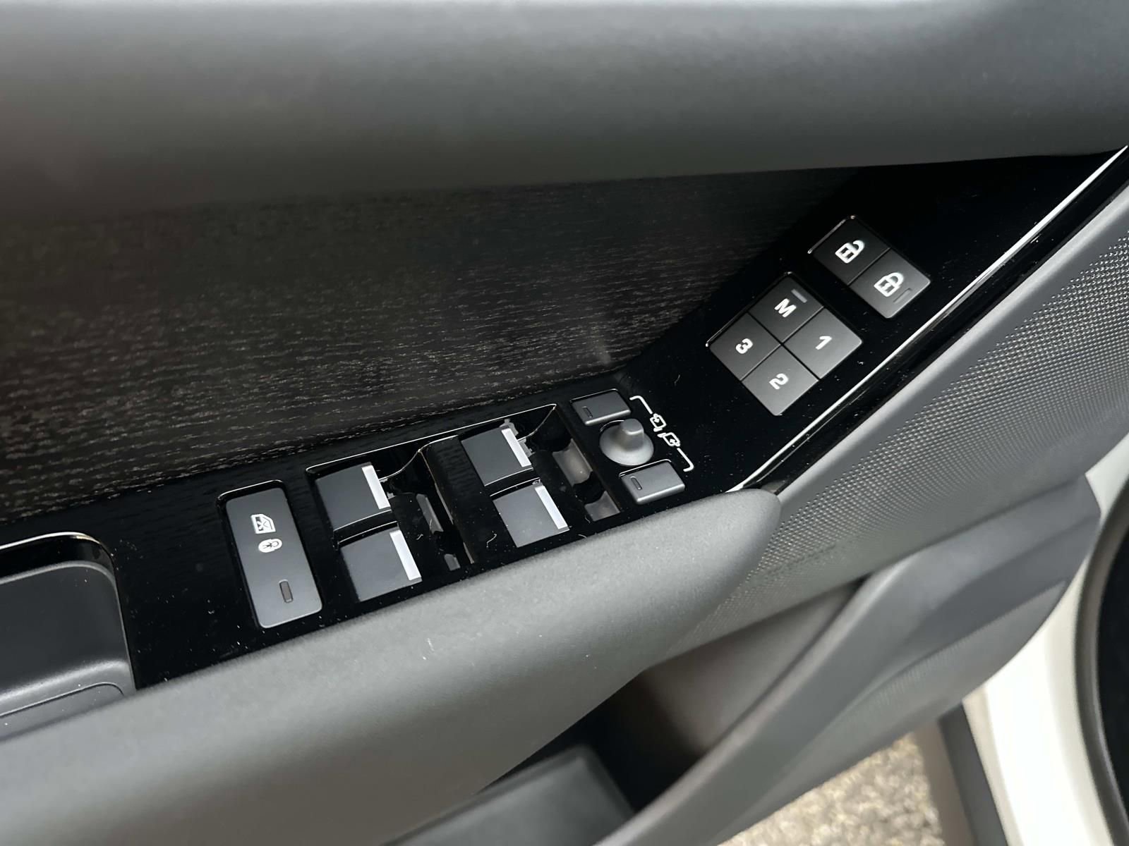 New 2026 Land Rover Range Rover Velar S image 10