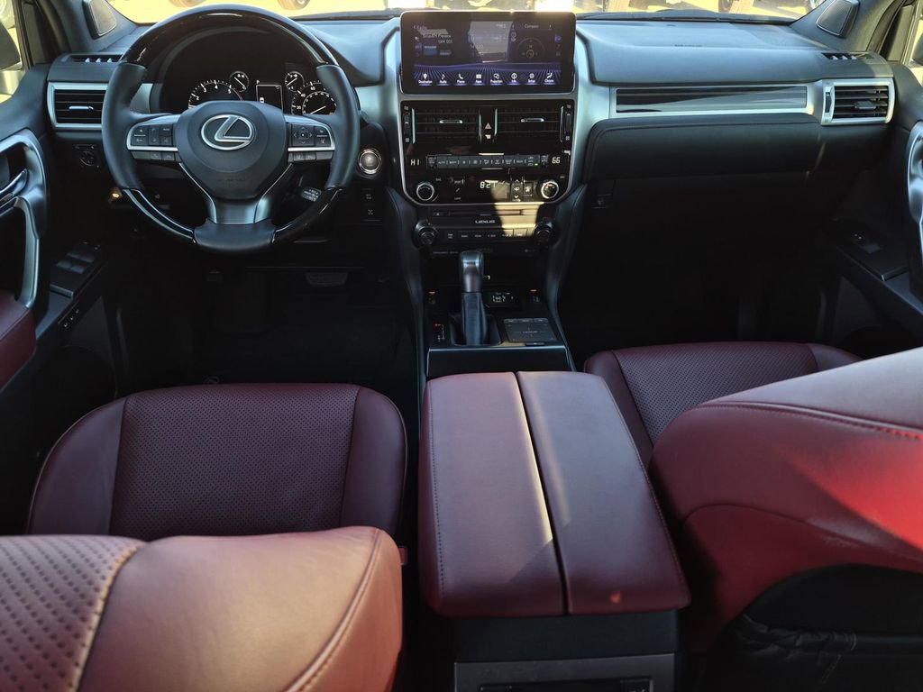 Used 2023 Lexus GX 460 Luxury w/ Accessory Package image 18