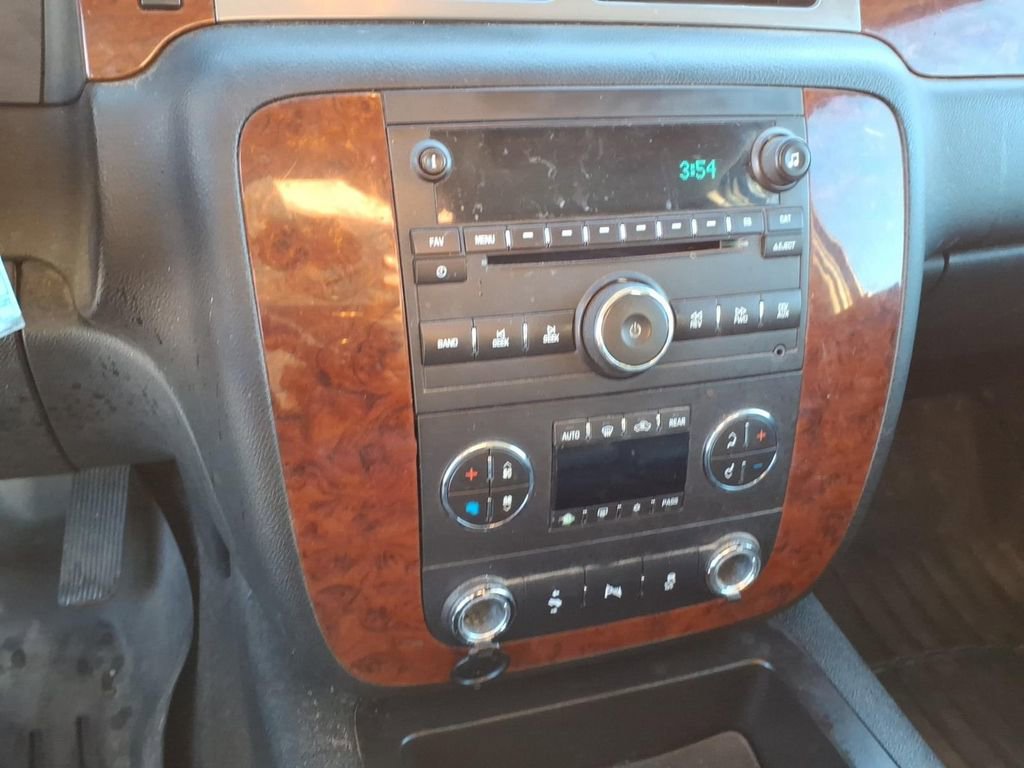 Used 2012 Chevrolet Suburban LT image 23