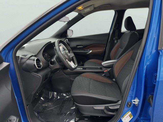 Used 2023 Nissan Kicks SR FWD image 14