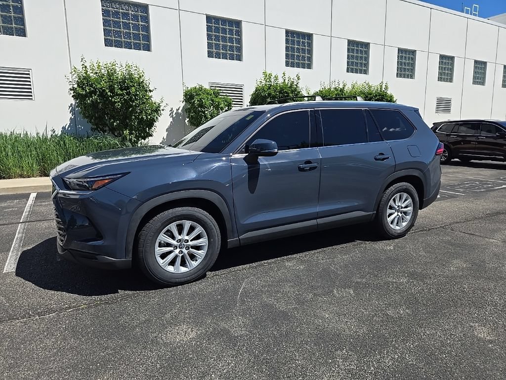 Used 2024 Toyota Grand Highlander AWD image 2