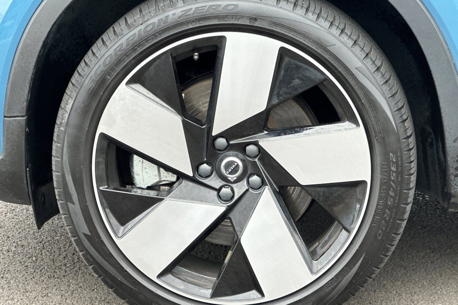 Used 2023 Volvo XC40 Recharge Ultimate image 32