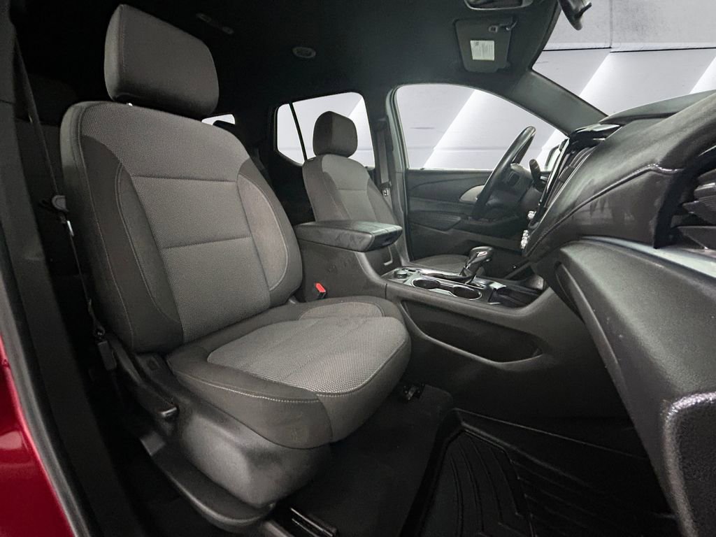 Used 2023 Chevrolet Traverse LT image 14