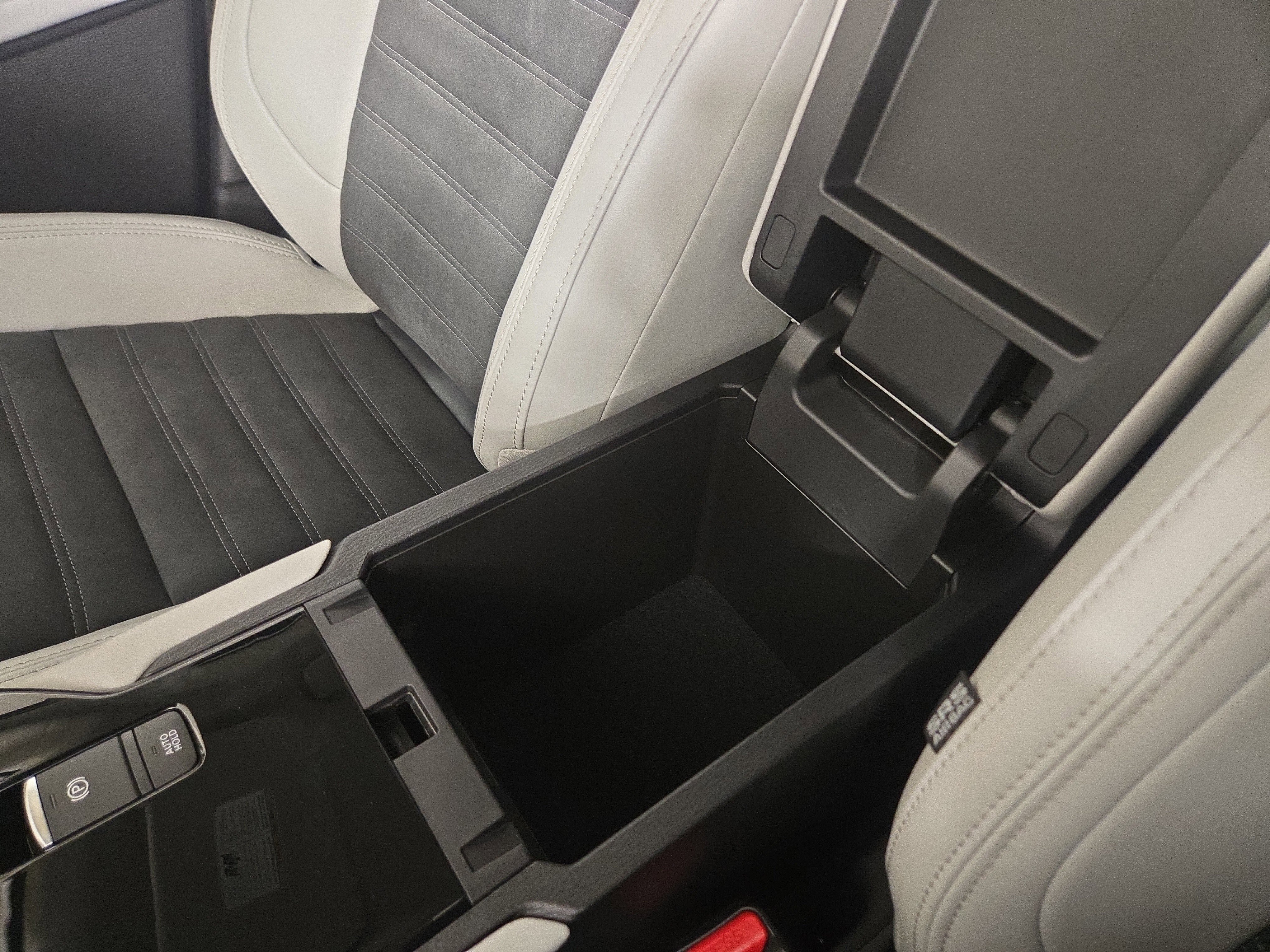 New 2025 Mitsubishi Outlander SE image 29