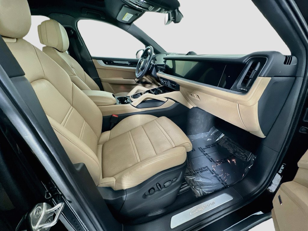 Certified 2024 Porsche Cayenne Coupe AWD/4WD image 29