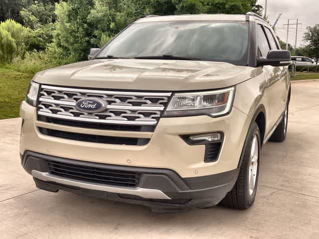 Used 2018 Ford Explorer XLT w/ Equipment Group 202A FWD image 2