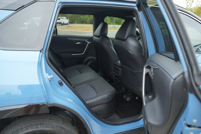 Used 2025 Toyota RAV4 XSE w/ Weather Package AWD/4WD image 23