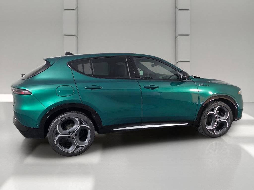 New 2026 Alfa Romeo Tonale w/ Active Assist Package AWD/4WD image 5