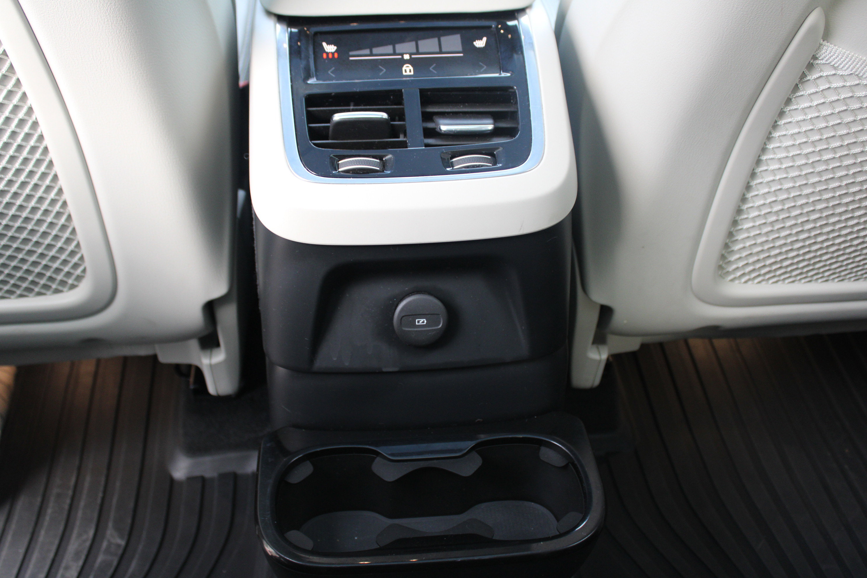 Used 2021 Volvo XC90 T8 Inscription w/ Advanced Package image 40