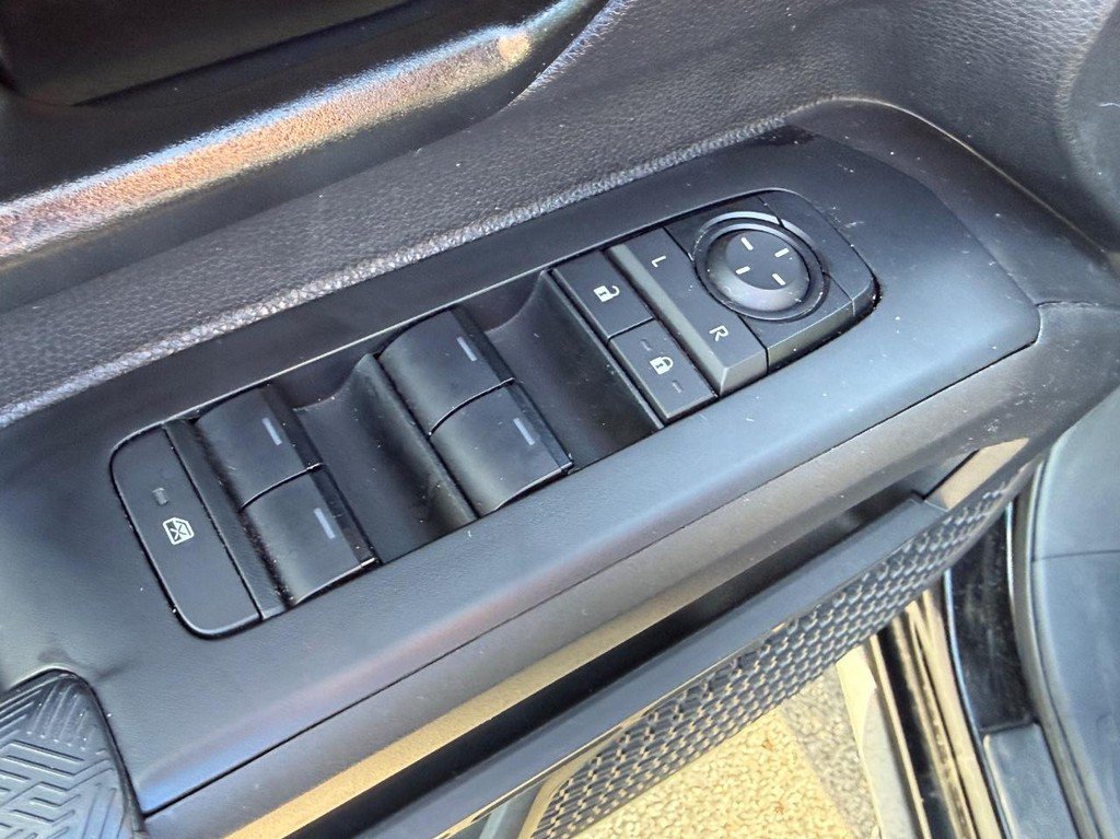 Certified 2025 Toyota Tacoma SR5 AWD/4WD image 16