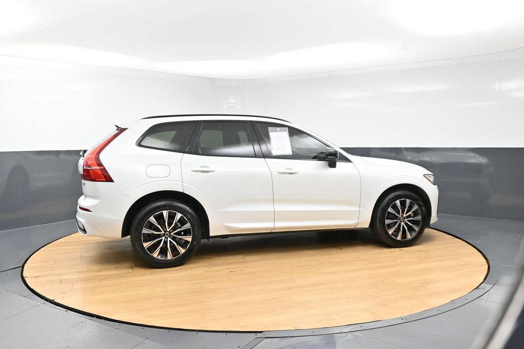 Used 2024 Volvo XC60 B5 Core w/ Protection Package Premier AWD/4WD image 4