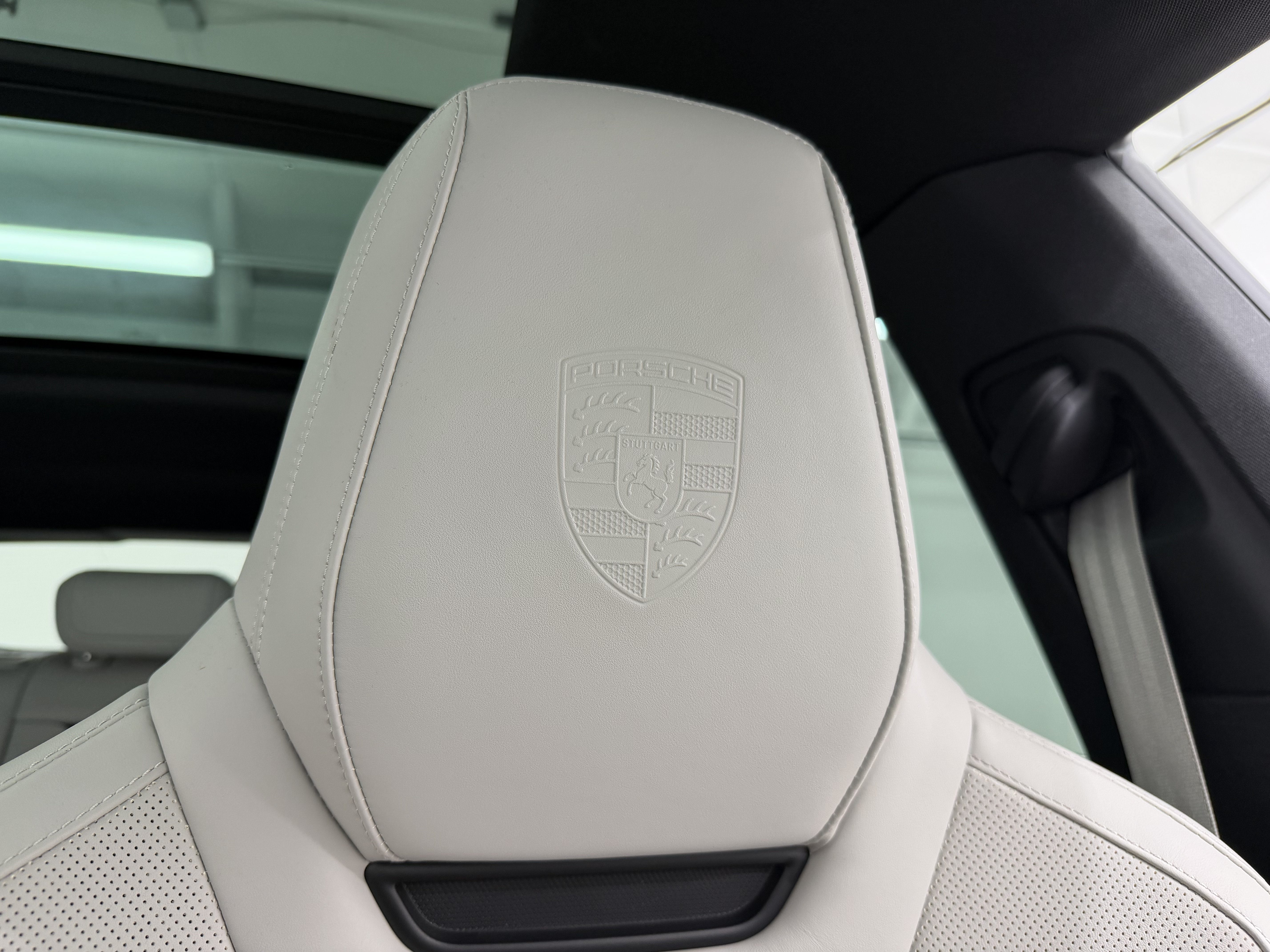 Certified 2025 Porsche Macan 4 Electric AWD/4WD image 36