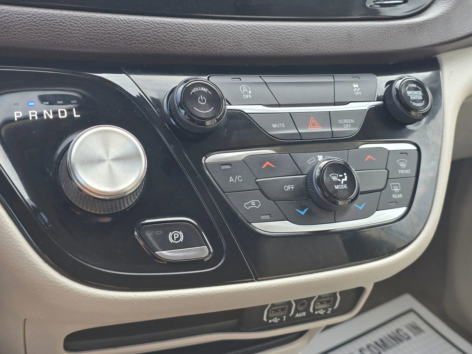 Used 2021 Chrysler Voyager Lxi image 30