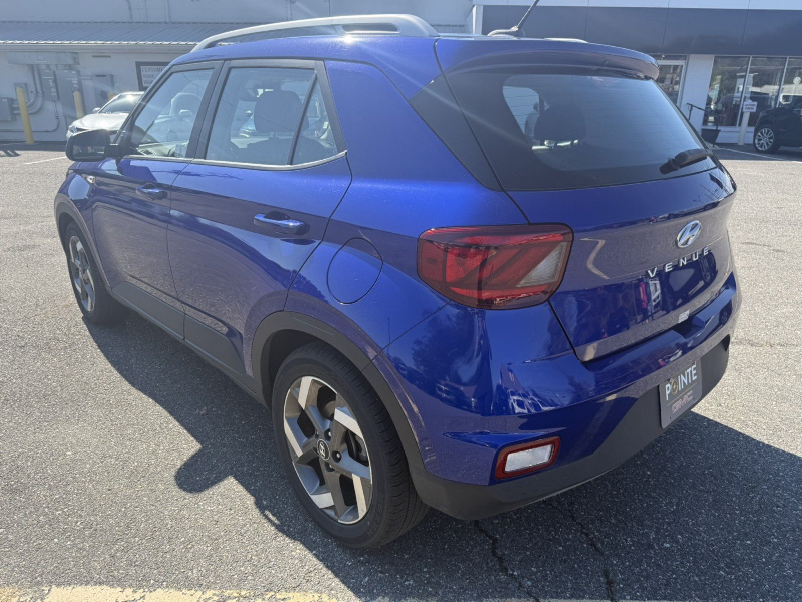Used 2025 Hyundai Venue SEL FWD image 5