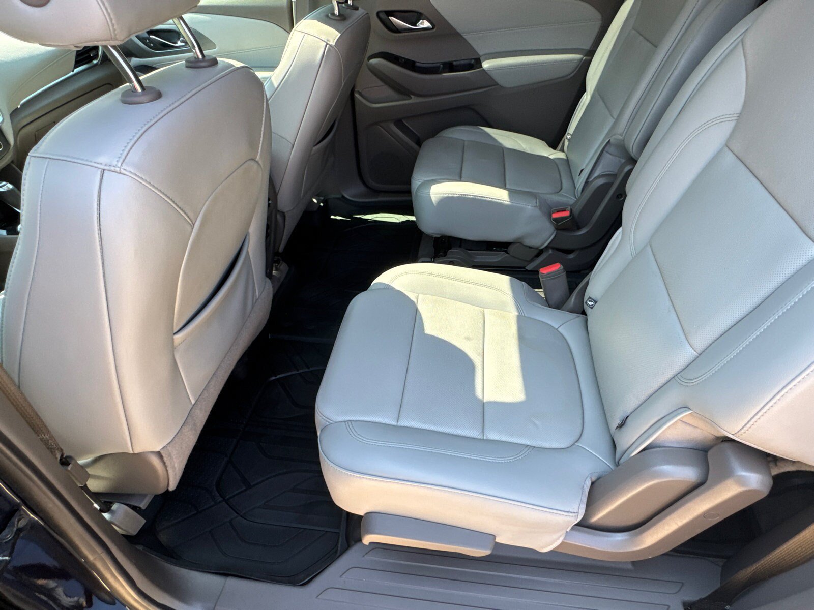 Used 2020 Chevrolet Traverse Premier FWD image 25
