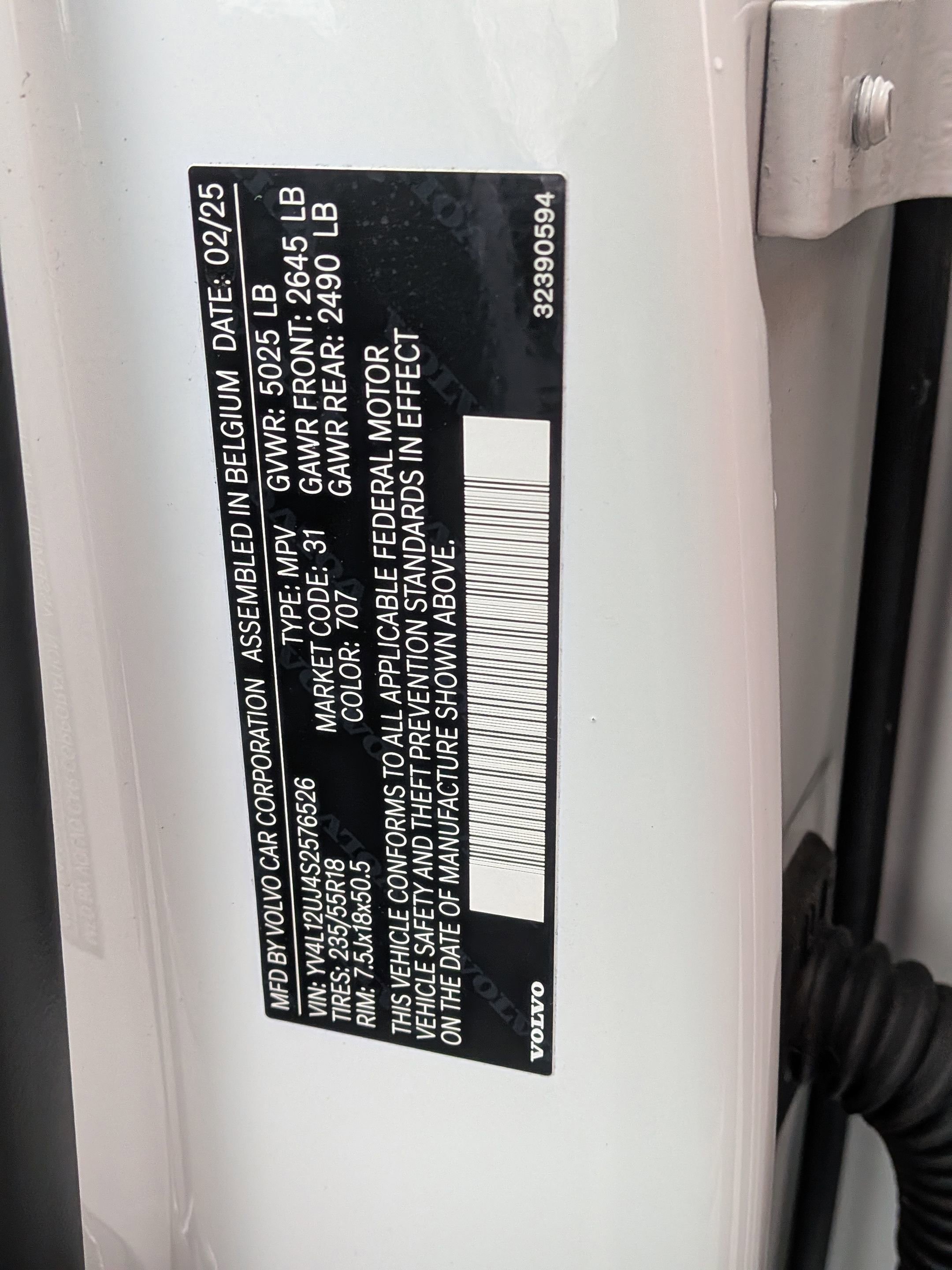 Used 2025 Volvo XC40 B5 Core image 36