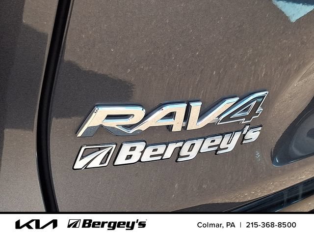 Used 2022 Toyota RAV4 SE w/ Convenience Package AWD/4WD image 32