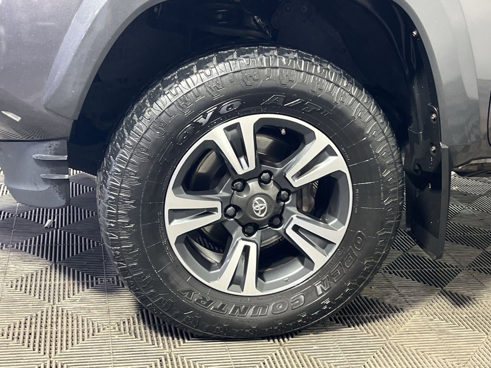 Used 2017 Toyota Tacoma TRD Sport image 12