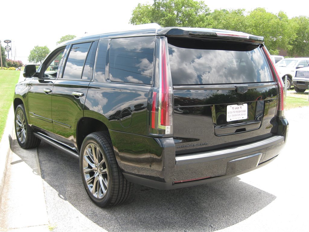 Used 2019 Cadillac Escalade Premium Luxury w/ Escalade Sport Edition image 5
