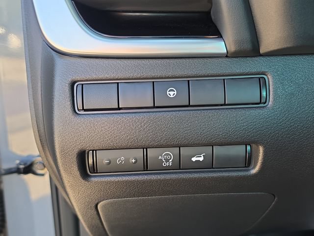 Certified 2025 Nissan Rogue SV AWD/4WD image 29