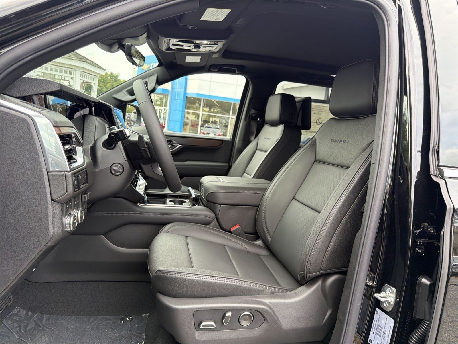 New 2026 GMC Yukon XL Denali w/ Denali Reserve Package AWD/4WD image 10