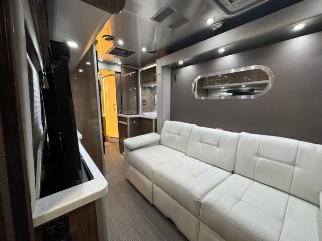 Used 2018 Mercedes-Benz Sprinter 3500 image 28