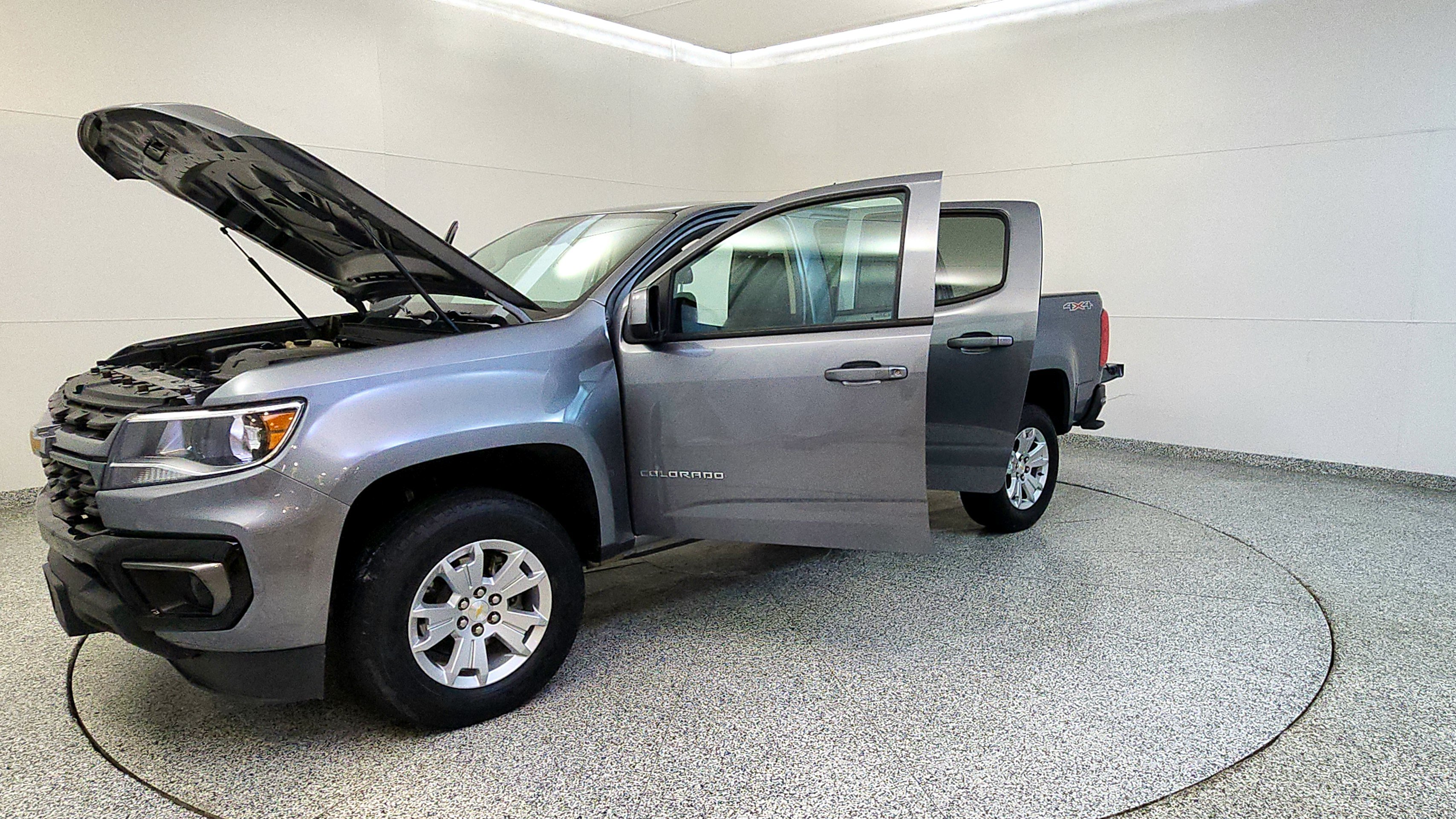 Used 2022 Chevrolet Colorado LT w/ LT Convenience Package AWD/4WD image 10