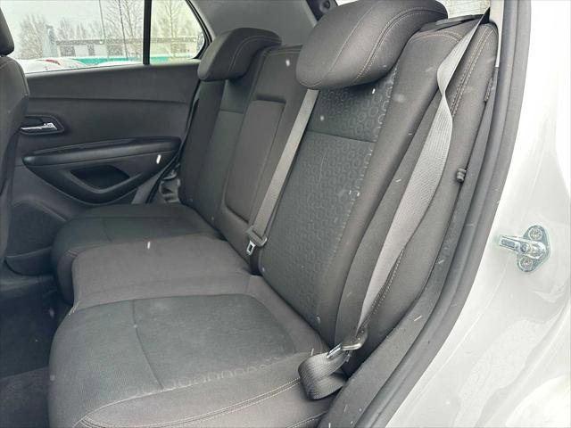 Used 2022 Chevrolet Trax LS w/ Tint and Cruise Package image 17