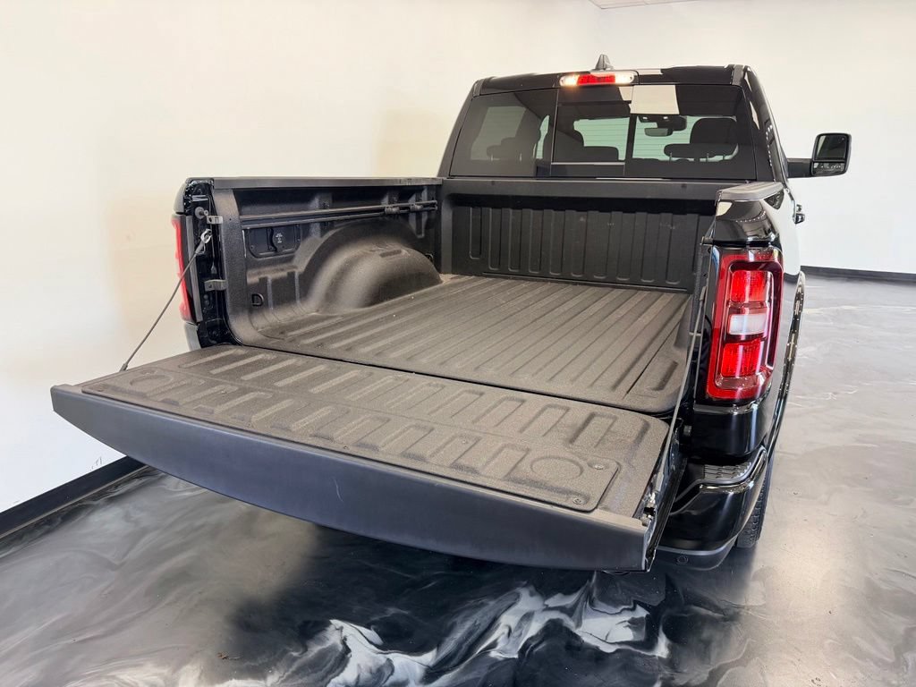 Used 2025 RAM 1500 Big Horn AWD/4WD image 7