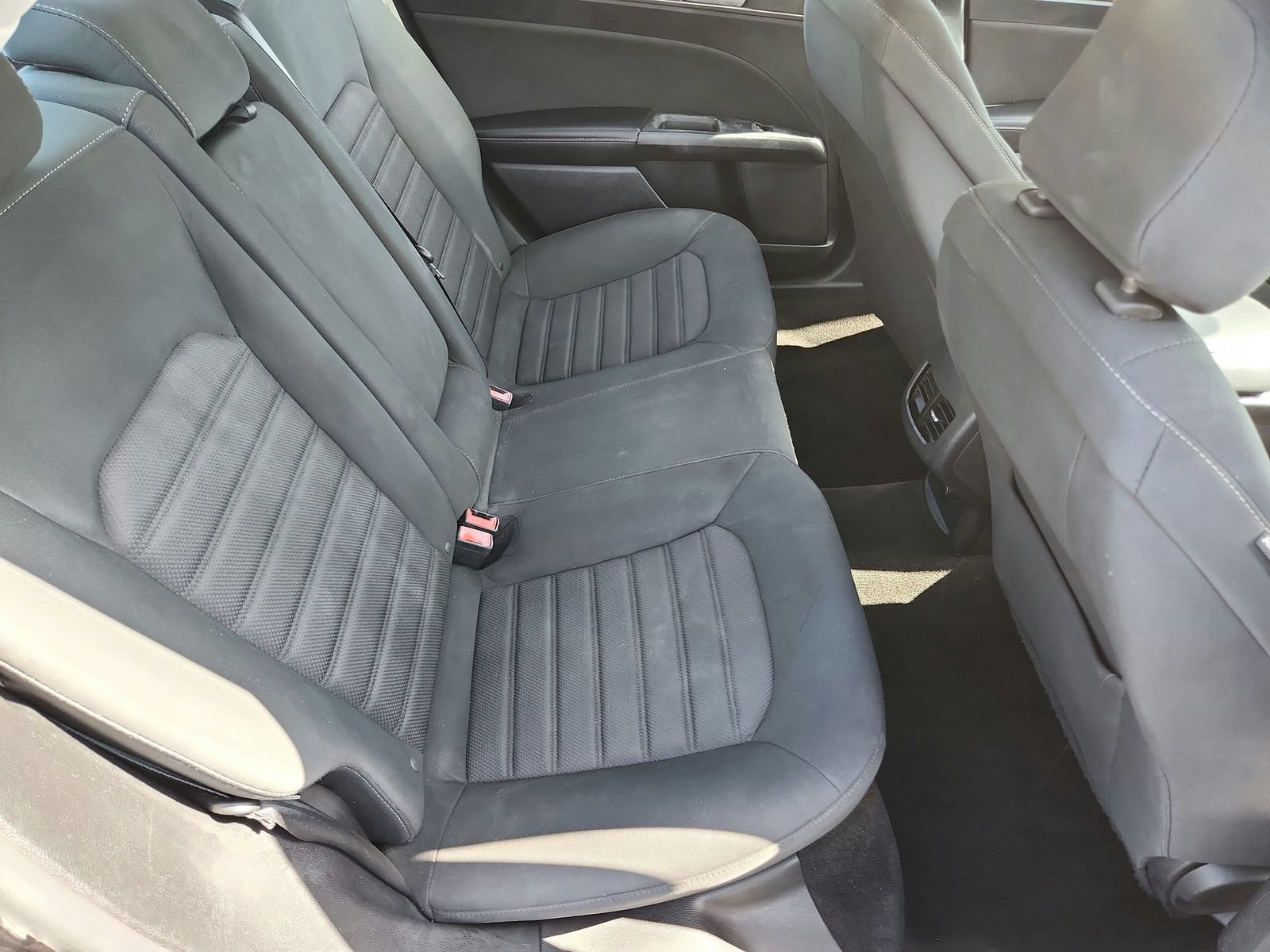 Used 2020 Ford Fusion SE FWD image 28