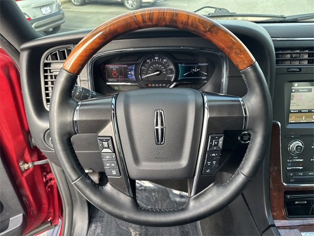 Used 2016 Lincoln Navigator Select image 25