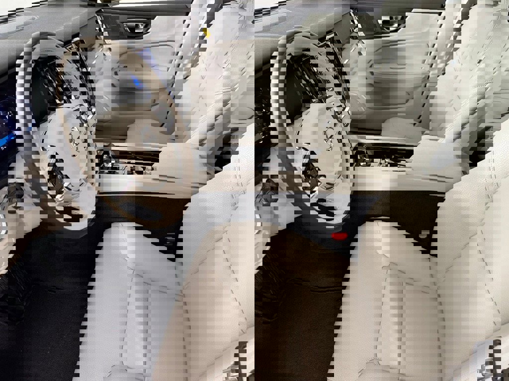 New 2024 Volvo S60 B5 Plus w/ Climate Package image 17